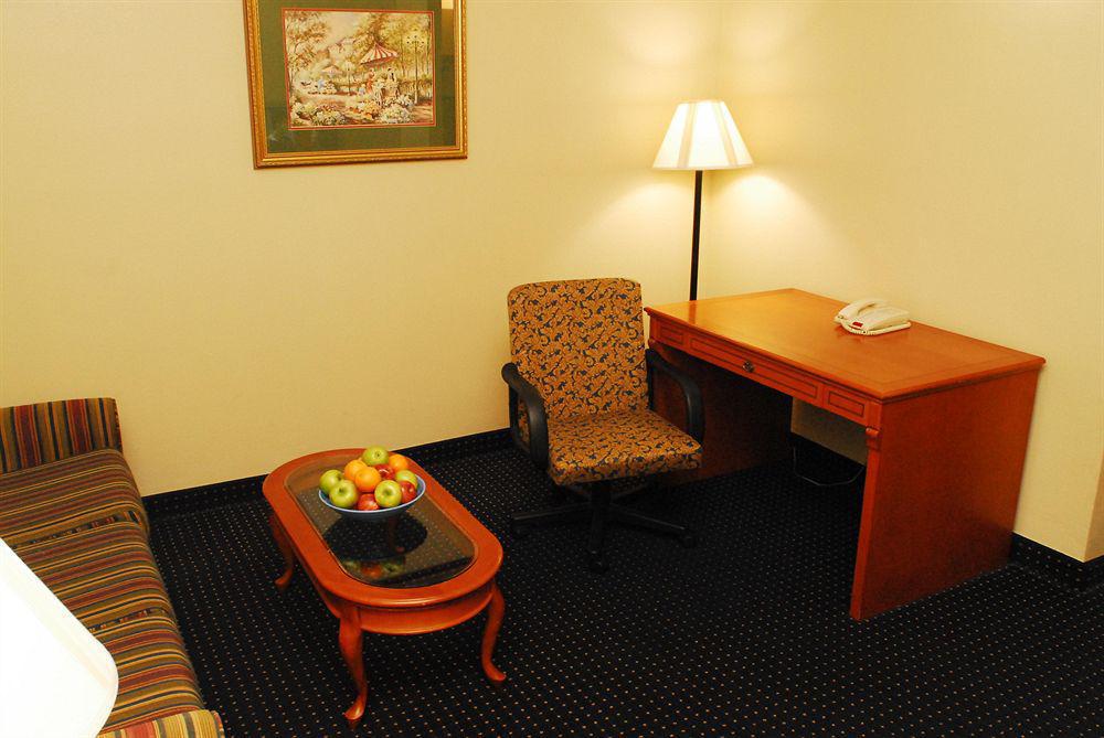 Savannah Gateway Hotel & Suites Georgetown Ruang foto
