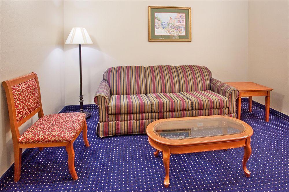 Savannah Gateway Hotel & Suites Georgetown Ruang foto